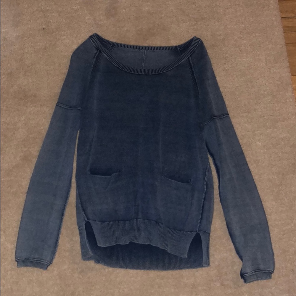 Long sleeve light sweater